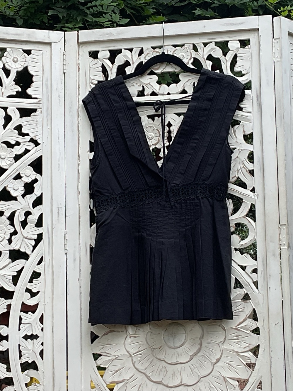 Black V-Neck Sleeveless Women's Top